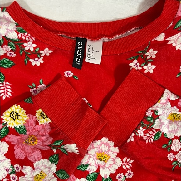 Vibrant Flora Crewneck 🌸 - Picture 5 of 6